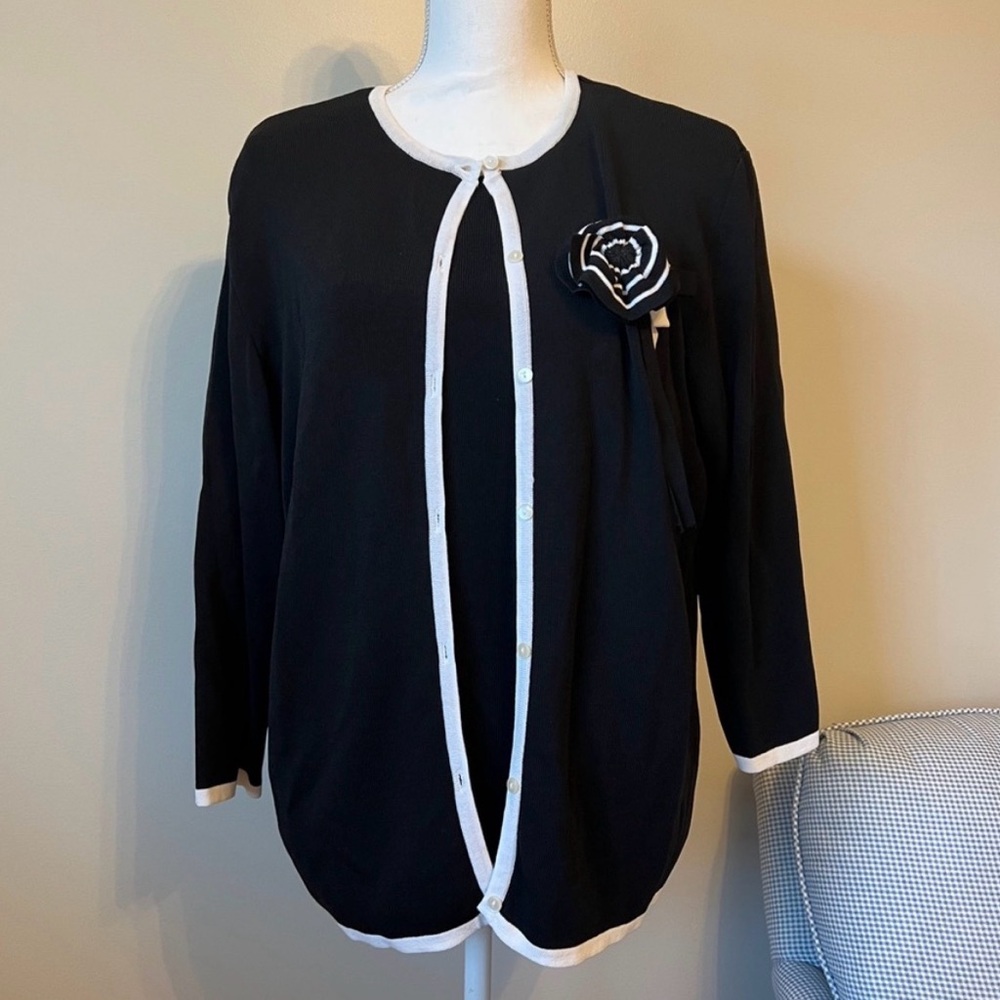 Finity women’s cardigan black and white 1X